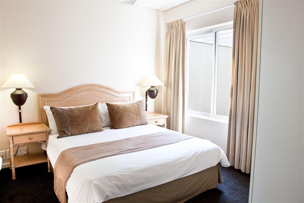Dolphin Beach Hotel Self Catering Apartments Блубергстранд Екстериор снимка