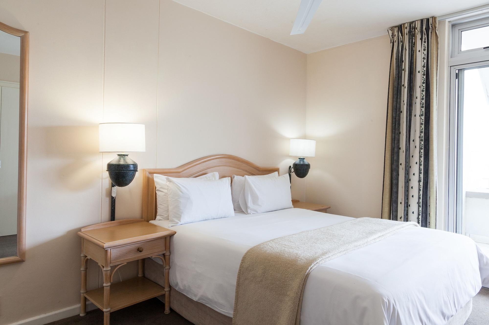 Dolphin Beach Hotel Self Catering Apartments Блубергстранд Екстериор снимка