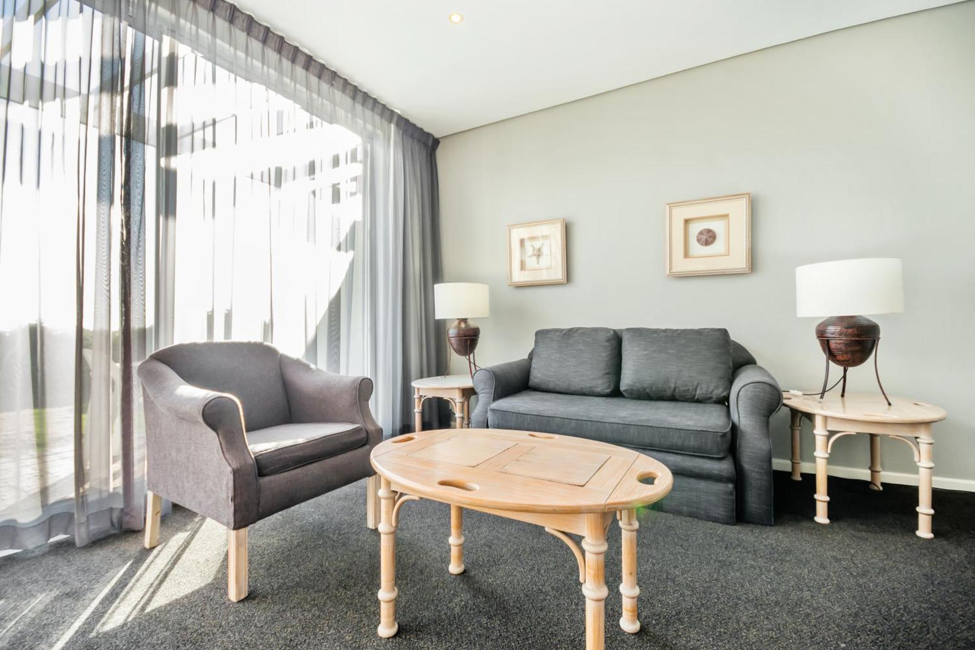 Dolphin Beach Hotel Self Catering Apartments Блубергстранд Екстериор снимка