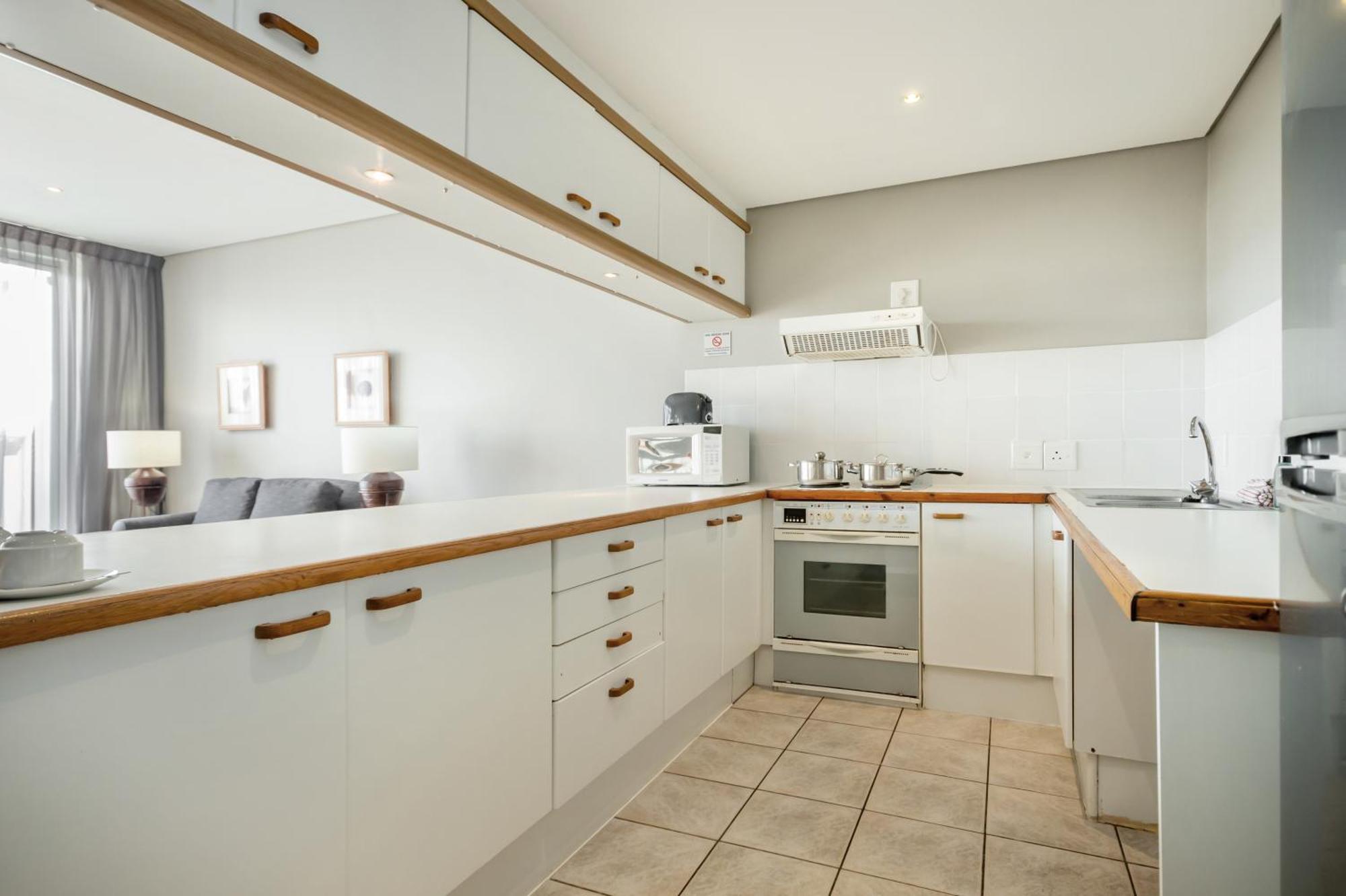 Dolphin Beach Hotel Self Catering Apartments Блубергстранд Екстериор снимка