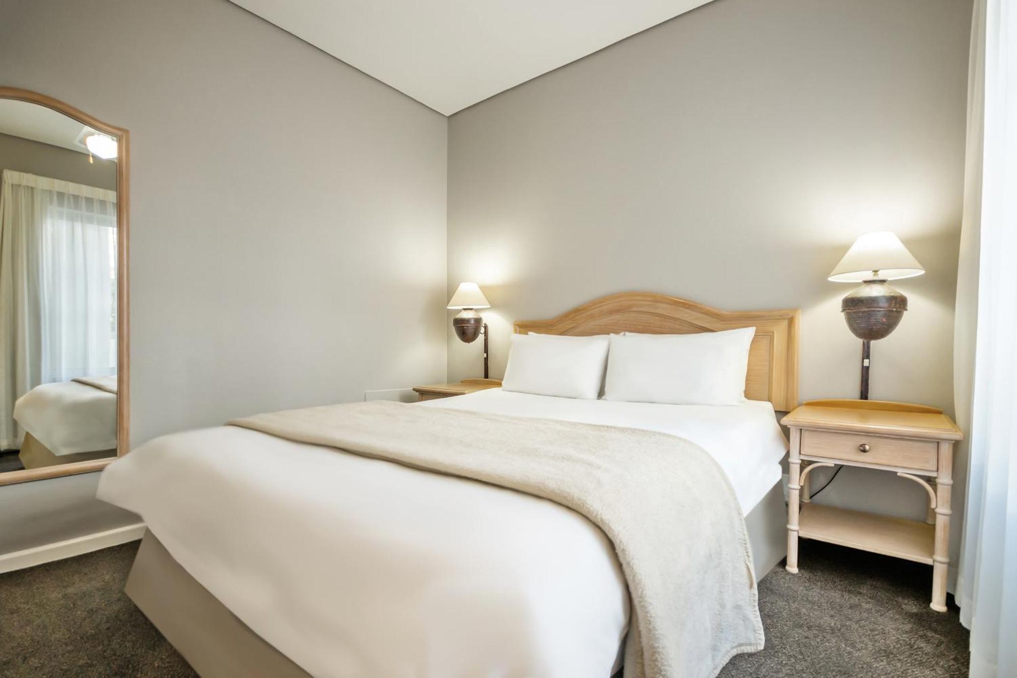 Dolphin Beach Hotel Self Catering Apartments Блубергстранд Екстериор снимка