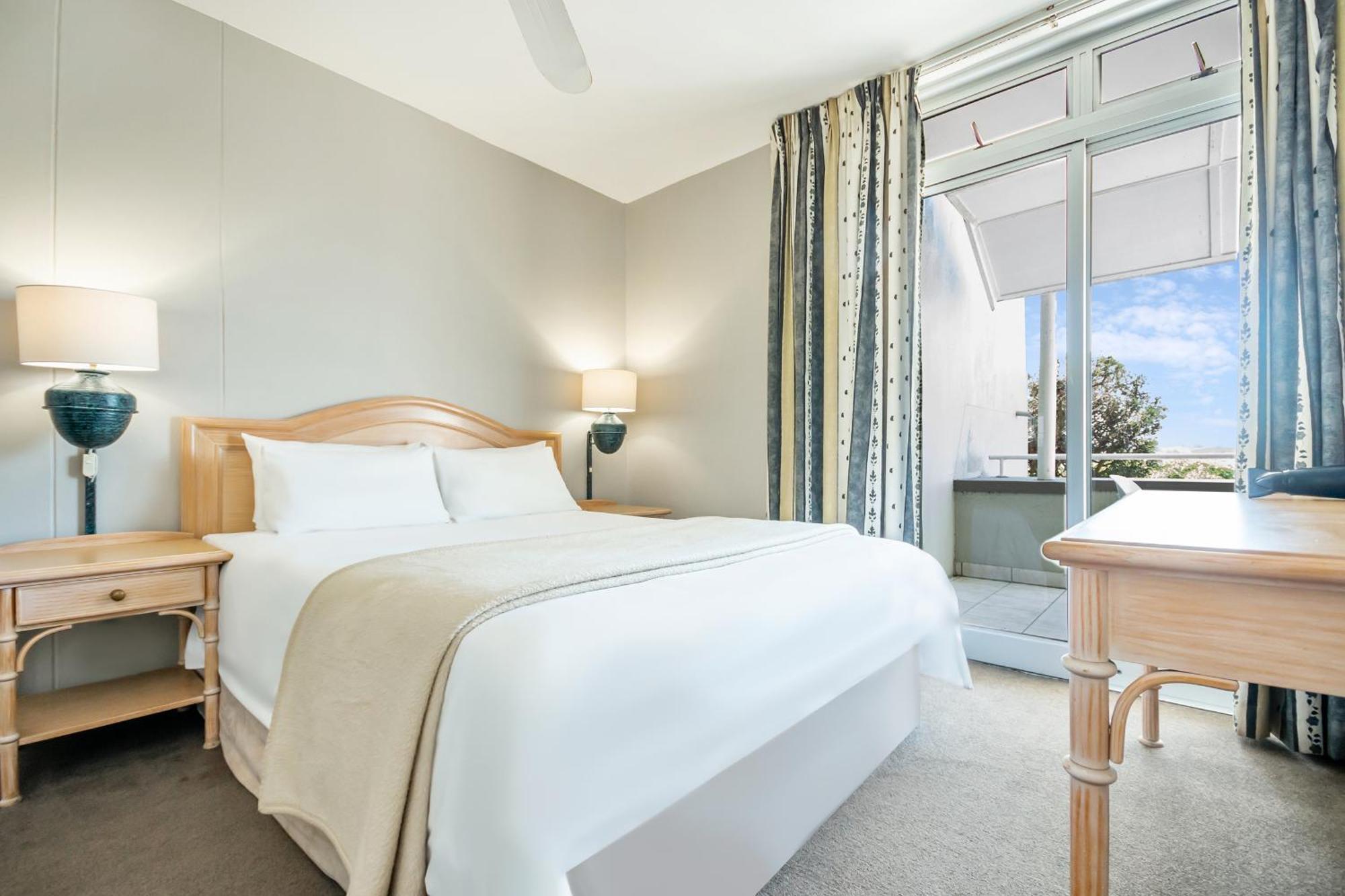 Dolphin Beach Hotel Self Catering Apartments Блубергстранд Екстериор снимка