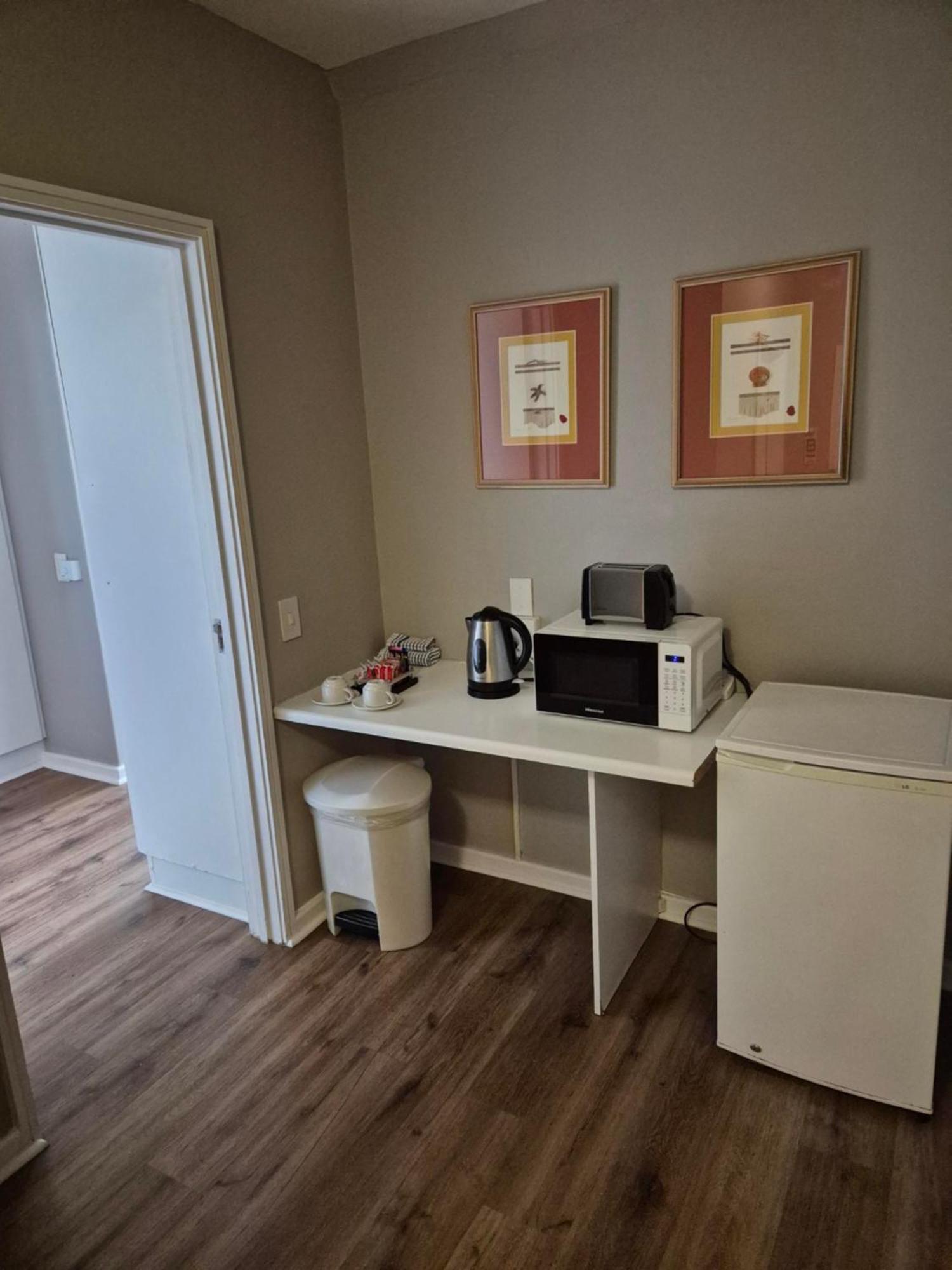 Dolphin Beach Hotel Self Catering Apartments Блубергстранд Екстериор снимка