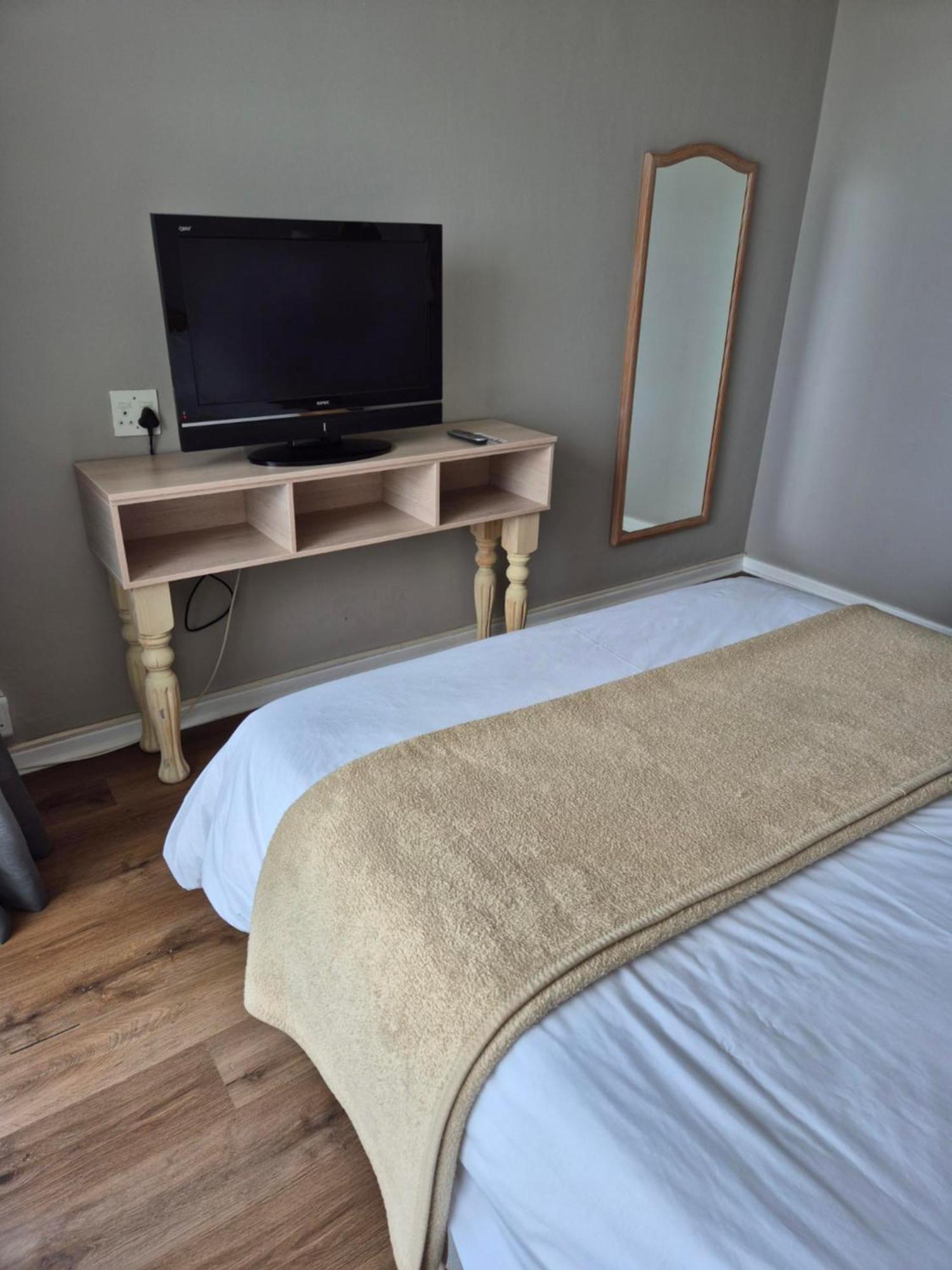 Dolphin Beach Hotel Self Catering Apartments Блубергстранд Екстериор снимка
