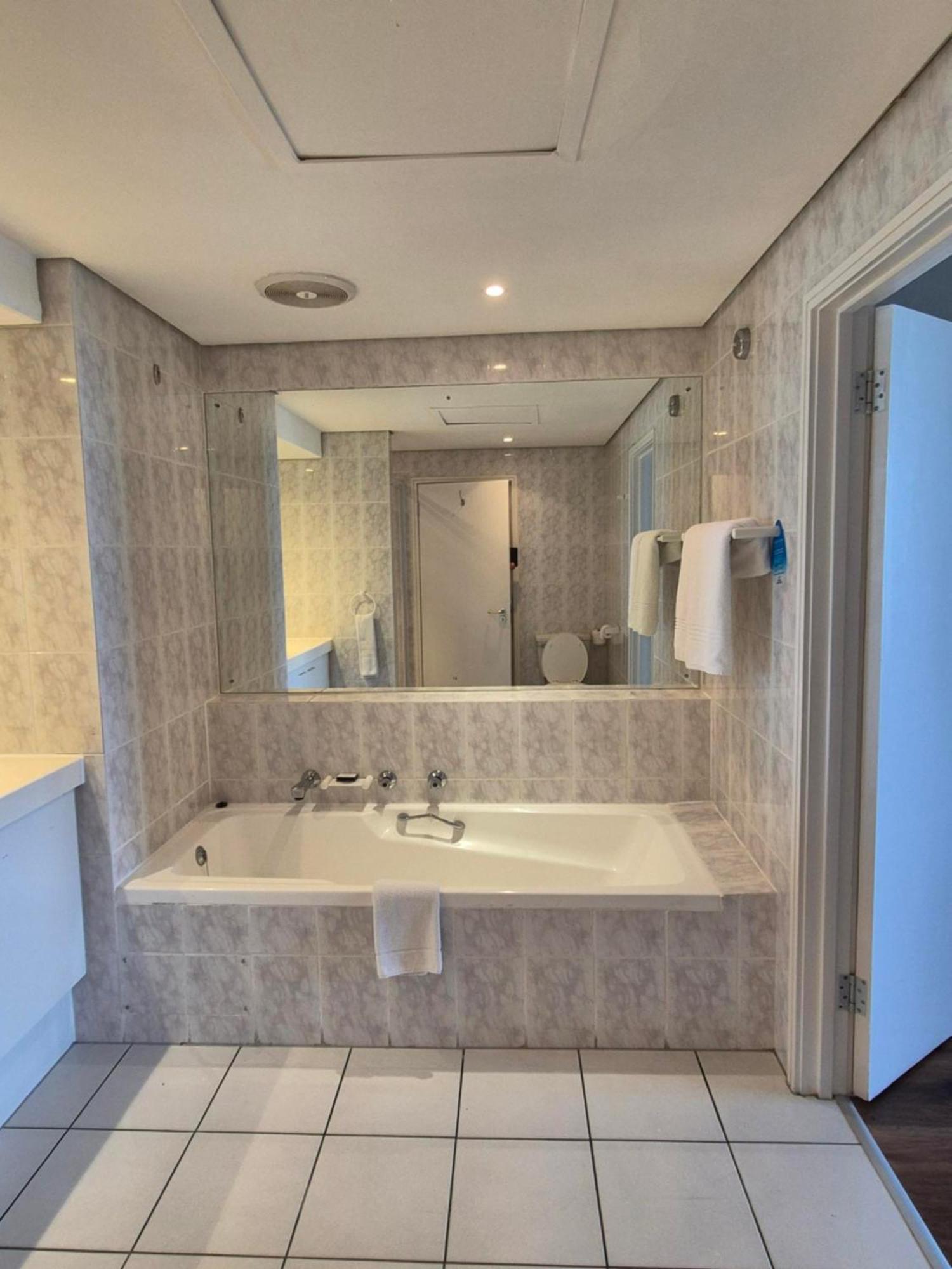 Dolphin Beach Hotel Self Catering Apartments Блубергстранд Екстериор снимка